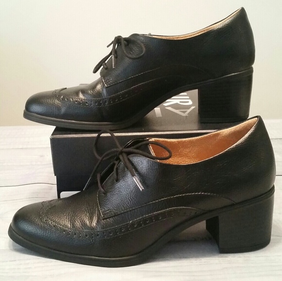 naturalizer oxford heels